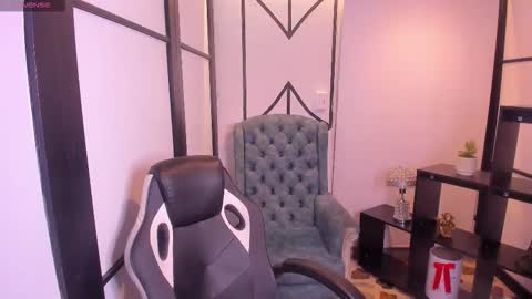 Nahomi online show from 12-22-25, 04:20