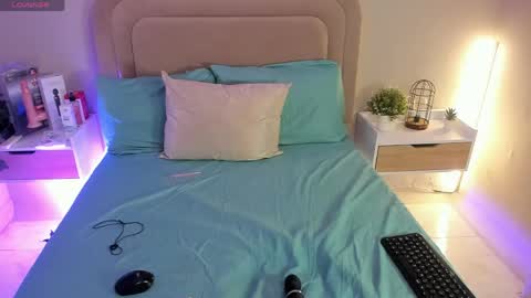nahommybell online show from 05-09-26, 03:45