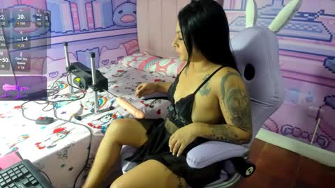 Snapshot of nahomy_ember chatting on 10-07-25, 11:40 nahomy online show from 10-07-25, 11:40