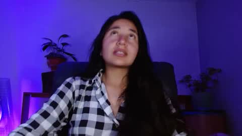 Snapshot of nahomy_rain chatting on 05-21-26, 02:51 online show from 05-21-26, 02:51