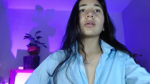 Snapshot of nahomy_rain chatting on 06-05-26, 01:23 online show from 06-05-26, 01:23