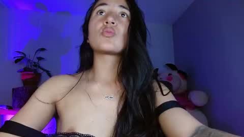 Snapshot of nahomy_rain chatting on 06-14-26, 02:09 online show from 06-14-26, 02:09