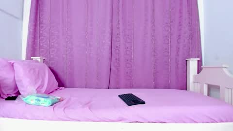 nahomy_smiith_ online show from 10-26-25, 07:53