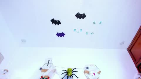 Nahomy online show from 10-14-25, 08:09