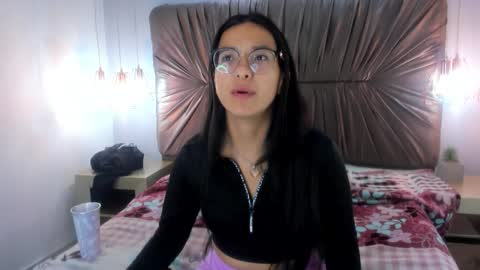 Snapshot of nai_blue chatting on 10-09-25, 04:32 nai_blue online show from 10-09-25, 04:32