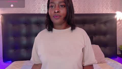 naiaramasson_ online show from 09-29-25, 12:21