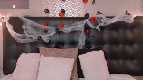 naiaramasson_ online show from 10-30-25, 12:17