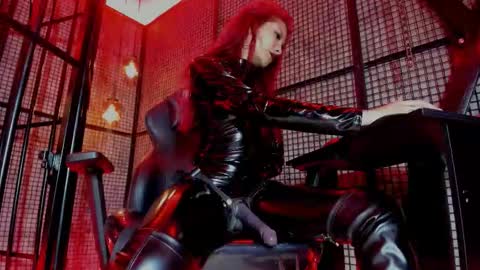 Naila online show from 10-27-25, 01:37