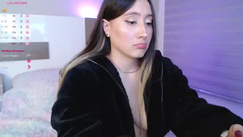 Snapshot of nailahk chatting on 02-18-25, 02:05 NAILAHK online show from 02-18-25, 02:05