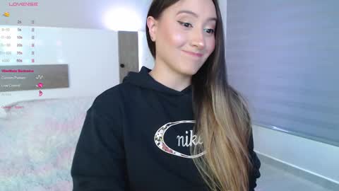 Snapshot of nailahk chatting on 02-25-25, 10:29 NAILAHK online show from 02-25-25, 10:29