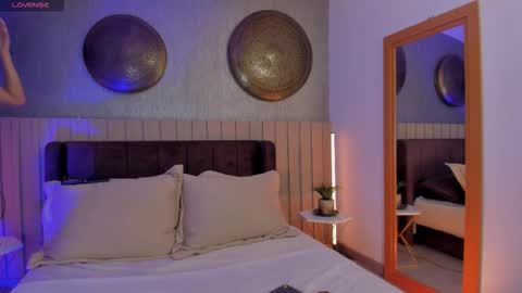 Naisha Ford online show from 11-08-25, 02:34