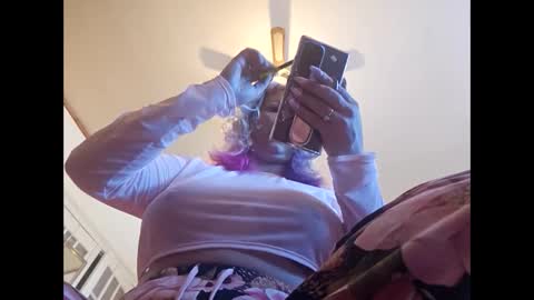 Snapshot of naked_influencer chatting on 01-20-25, 06:21 naked_influencer online show from 01-20-25, 06:21