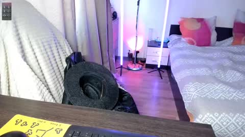 Snapshot of naked_psychologist chatting on 03-09-25, 01:37 Asy no face  online show from 03-09-25, 01:37