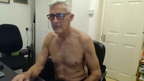 Snapshot of nakedcarpenteruk chatting on 12-16-25, 06:57 nakedcarpenteruk online show from 12-16-25, 06:57