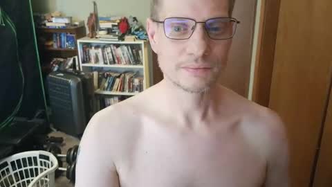Snapshot of nakedcav chatting on 04-28-26, 07:52 NakedClown online show from 04-28-26, 07:52