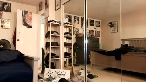 Snapshot of nakedmonkey chatting on 07-15-26, 01:44 nakedmonkey online show from 07-15-26, 01:44