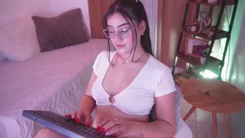 Nalia Adams online show from 10-07-25, 03:20