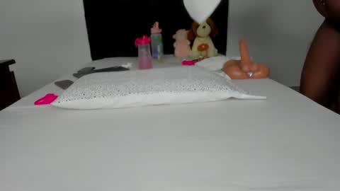 Snapshot of namelesss_xxx chatting on 06-14-26, 09:44 pervert online show from 06-14-26, 09:44