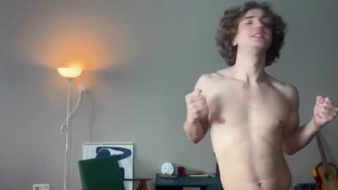 Snapshot of namiraaxel chatting on 02-11-25, 09:31 Georges online show from 02-11-25, 09:31