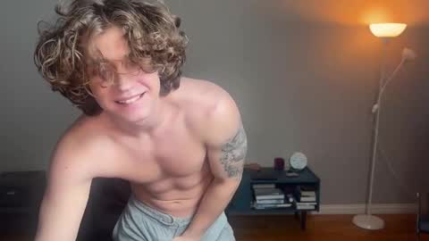 Snapshot of namiraaxel chatting on 03-10-25, 08:12 Georges online show from 03-10-25, 08:12