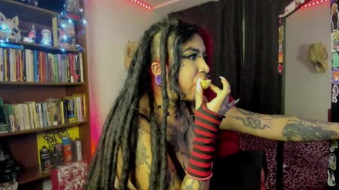 Snapshot of nana_cirkuss chatting on 10-06-25, 01:14 Val  online show from 10-06-25, 01:14