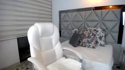Snapshot of nana_levy chatting on 12-22-24, 04:17 Nana levy online show from 12-22-24, 04:17