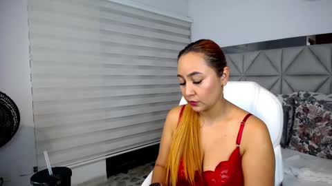 Snapshot of nana_levy chatting on 01-15-25, 03:43 Nana levy online show from 01-15-25, 03:43