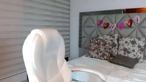 Snapshot of nana_levy chatting on 02-15-25, 09:38 Nana levy online show from 02-15-25, 09:38