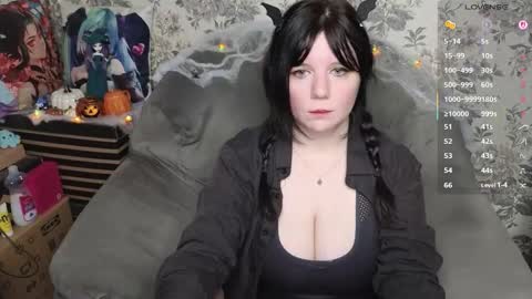 Snapshot of nanachi_slime chatting on 10-29-25, 10:00 Nana online show from 10-29-25, 10:00