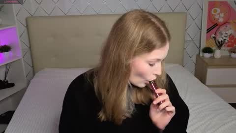 Snapshot of nanami_v02 chatting on 09-26-25, 02:43 Maeve online show from 09-26-25, 02:43