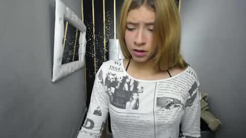 Snapshot of nancy_blonde chatting on 06-09-26, 12:39 nancy blonde online show from 06-09-26, 12:39