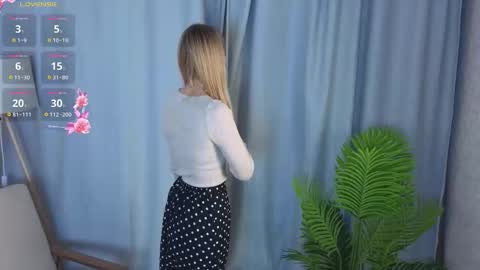 Hello im Lola online show from 11-19-25, 03:17