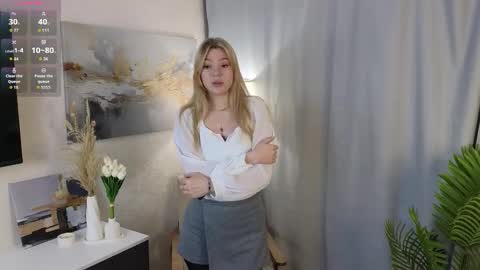 Hello im Lola online show from 11-30-25, 03:10