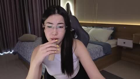 Naomi online show from 02-08-26, 02:48