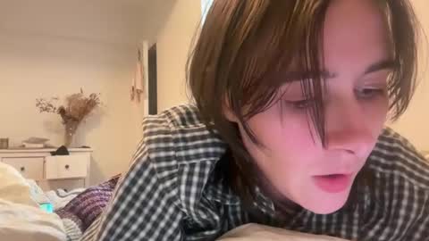 Naomi      online show from 06-06-26, 04:28