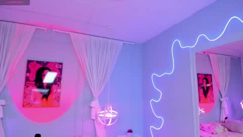 Snapshot of naomi_campell chatting on 02-11-26, 08:14 Naomi online show from 02-11-26, 08:14