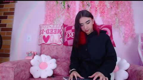 Snapshot of naomi_femme chatting on 05-18-26, 10:32 naomi_femme online show from 05-18-26, 10:32