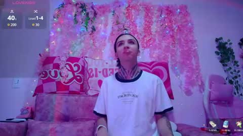 Snapshot of naomi_femme chatting on 06-18-26, 11:14 naomi_femme online show from 06-18-26, 11:14