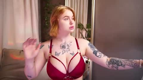 Snapshot of naomi_hotterr chatting on 06-20-26, 05:43 naomi_hotterr online show from 06-20-26, 05:43