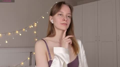 Snapshot of naomi_oops chatting on 05-25-26, 05:08 Naomi online show from 05-25-26, 05:08