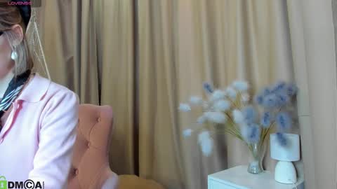 Snapshot of naomi_rias chatting on 11-10-25, 01:04 Naomi online show from 11-10-25, 01:04