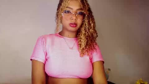 Snapshot of naomi_rider77 chatting on 09-19-25, 10:49 mara Jos online show from 09-19-25, 10:49