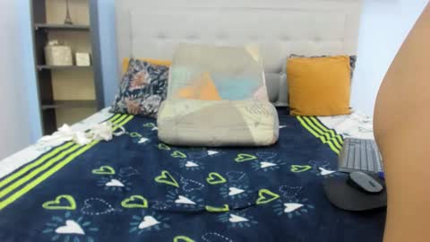 Snapshot of naomi_sex21 chatting on 02-27-26, 01:00 naomi_sex21 online show from 02-27-26, 01:00