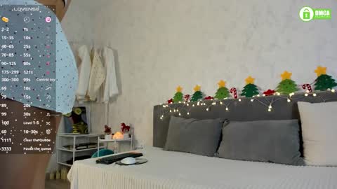 Snapshot of naomi_tara chatting on 12-17-25, 03:29 Naomi online show from 12-17-25, 03:29