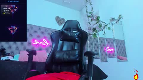 Naomi online show from 12-19-25, 11:17