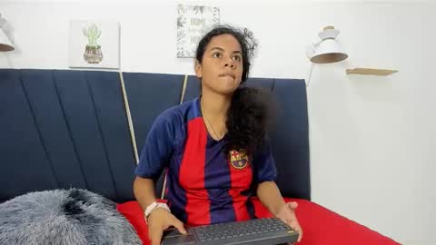 naomi_x0 online show from 12-18-25, 03:29