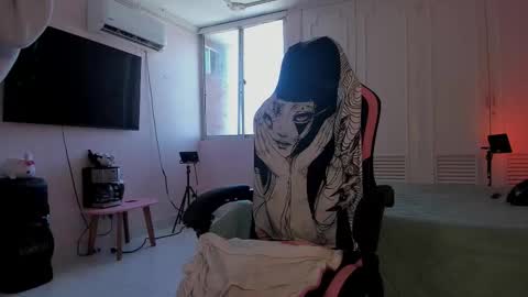 Snapshot of naomibrinks1 chatting on 01-09-26, 07:48 Heidy online show from 01-09-26, 07:48