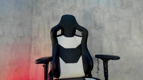 Snapshot of naomibrinks1 chatting on 06-15-26, 05:09 Heidy online show from 06-15-26, 05:09