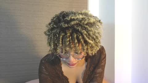 Snapshot of naomidawsonn chatting on 11-25-25, 10:54 naomidawson online show from 11-25-25, 10:54