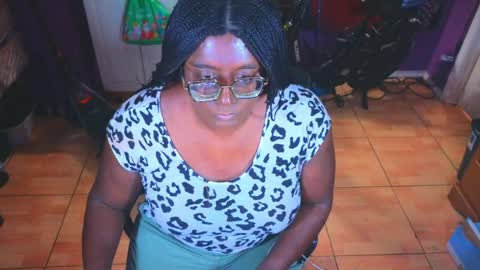Snapshot of naomifux chatting on 05-11-26, 08:06 Naomi online show from 05-11-26, 08:06